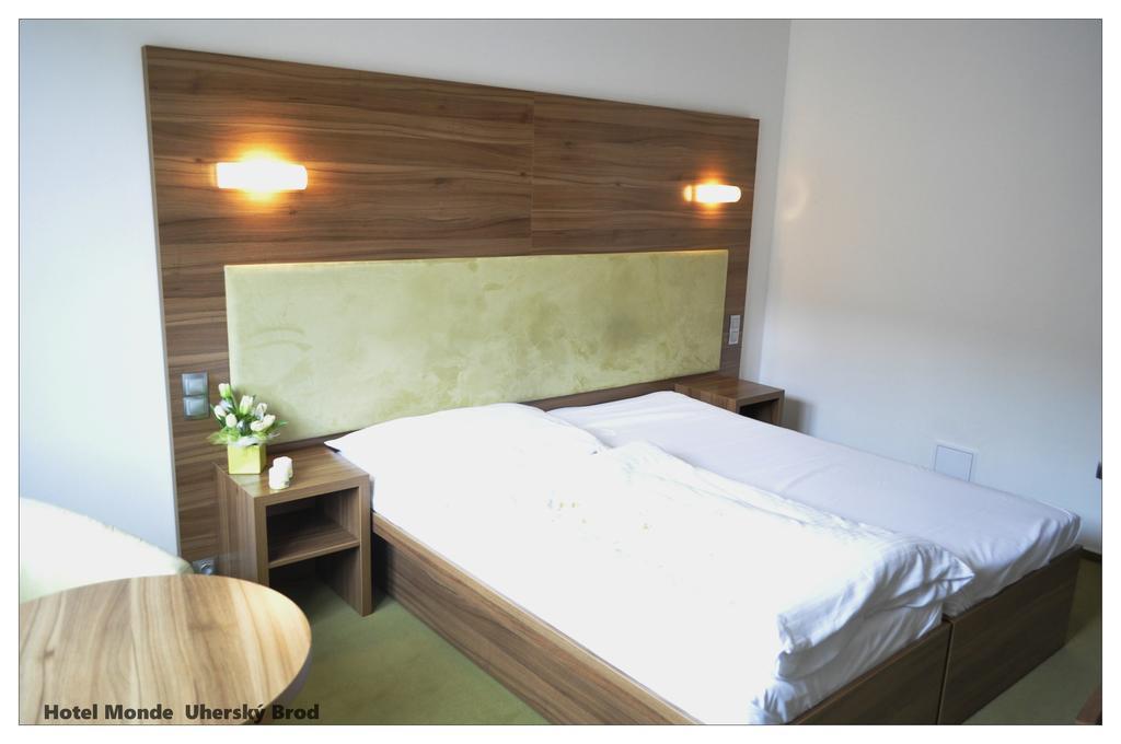 Hotel Monde Uherský Brod Kültér fotó