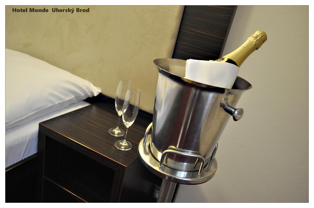 Hotel Monde Uherský Brod Kültér fotó